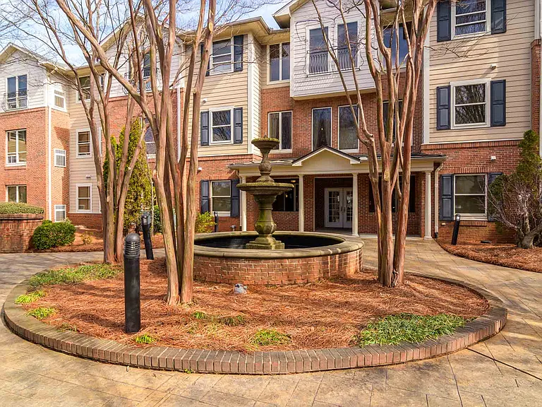 Princeton Court Senior Residences — Photo 18
