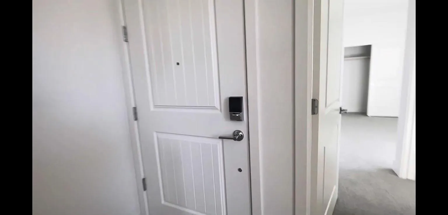 1 bed, 400 sqft, $1,600 — Photo 3