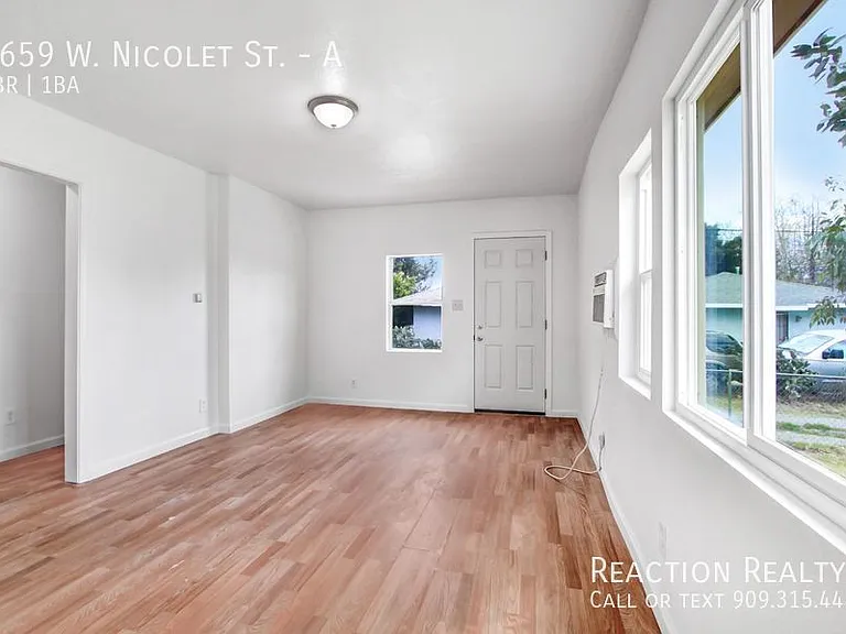 1659 W Nicolet St #A — Photo 4