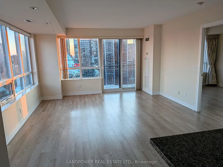 28 Linden St #2806 — Photo 3