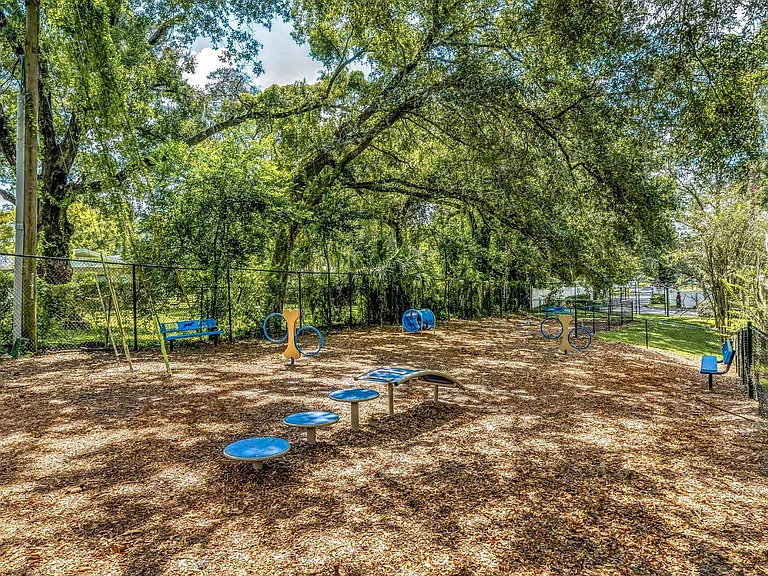 Los Altos at Altamonte Springs — Photo 24