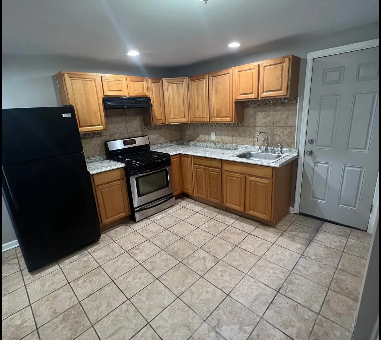 3 bed, 2.5 bath, 1204 sqft, $2,200 — Photo 2