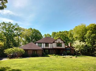 320 W Ravinwoods Rd, Peoria, IL 61615