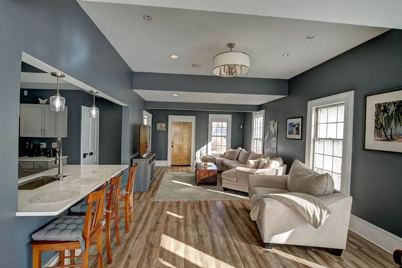 4 bed, 2.0 bath, $8,714 — Photo 4