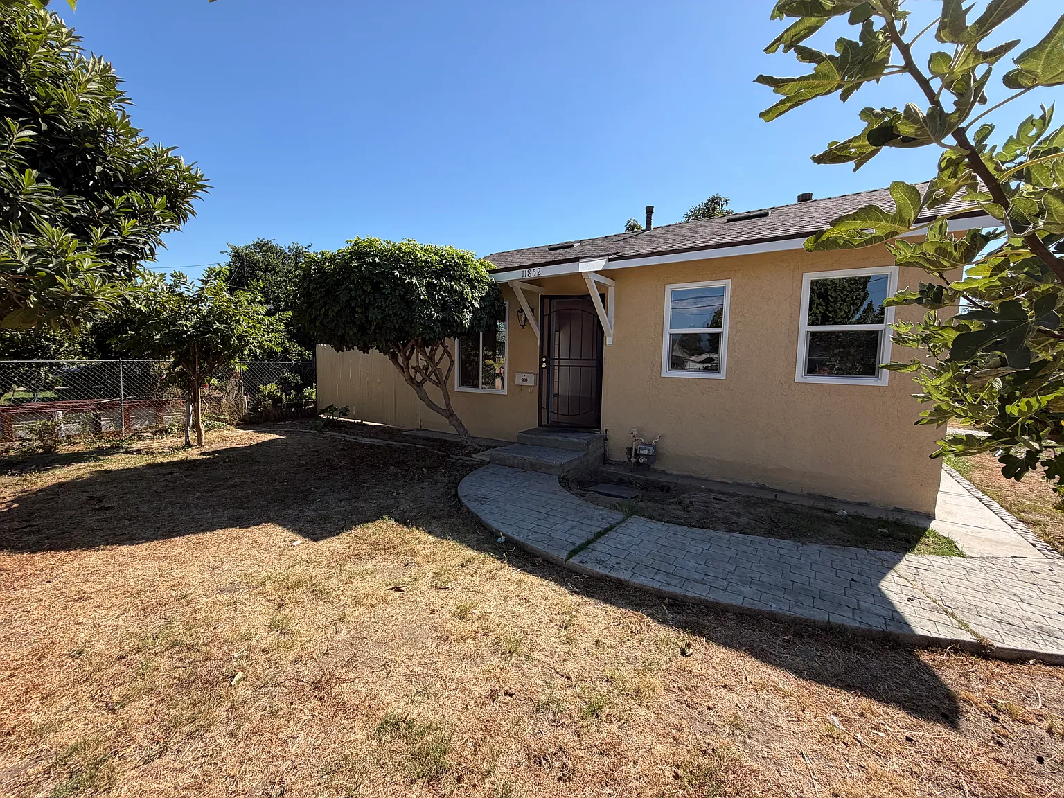 2 bed, 1000 sqft, $3,000 — Photo 1