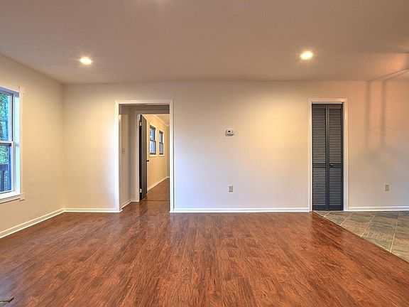 5th image of 2020 Queensbury Ct