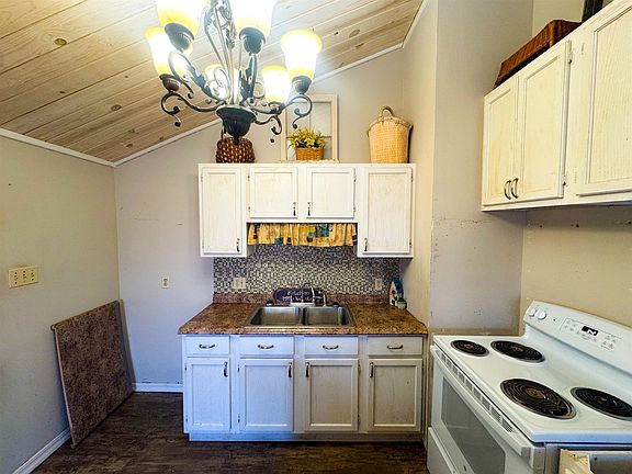 5th image of 14 Cherokee Rd