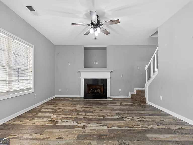 1136 Mason Lee Ave — Photo 9