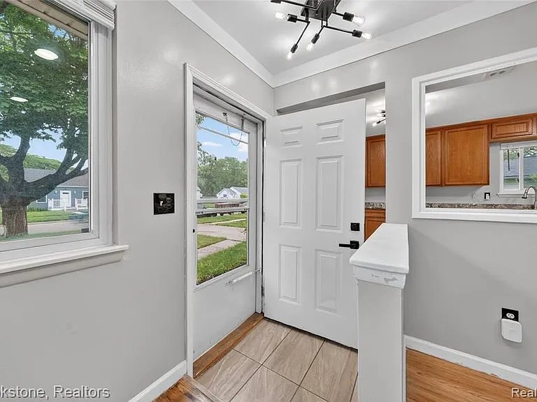 24915 Tallman Ave — Photo 10