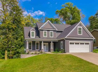 932 Manitou Trl, Iowa City, IA 52245