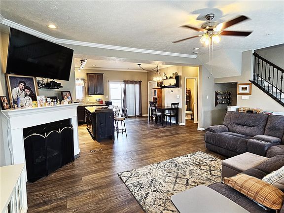 3rd image of 115 Shaley Dr