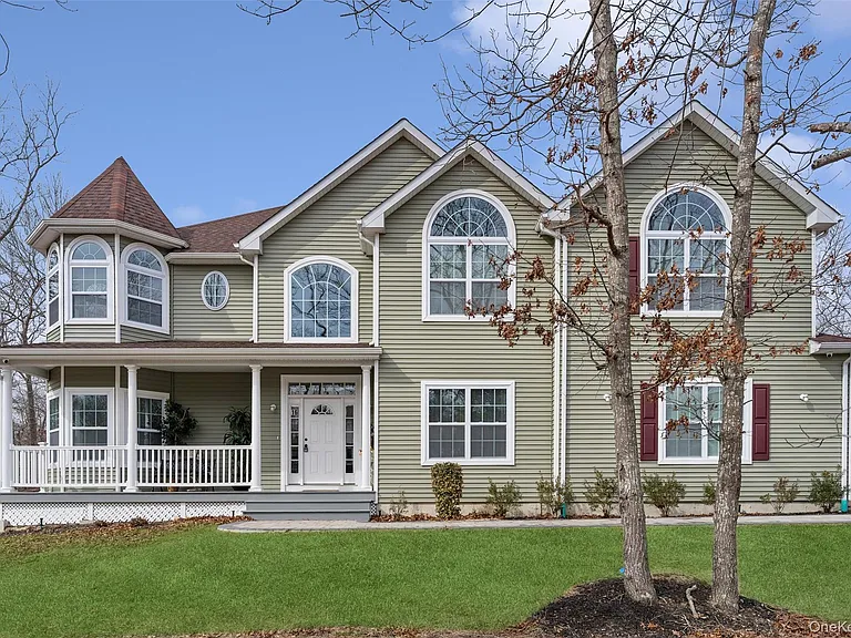 16 Gateway Ct — Photo 1