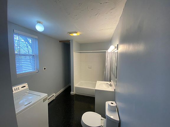 Washer & Dryer hook-ups