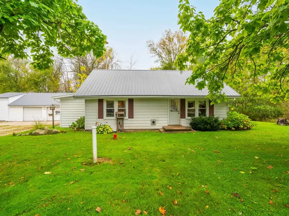 N4509 Ferry St, New London, WI 54961