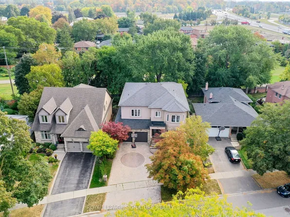 762 Duchess Dr, Mississauga, ON L4Y 1H7