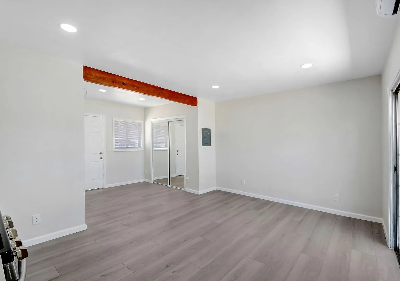 Foothill Villa — Photo 4