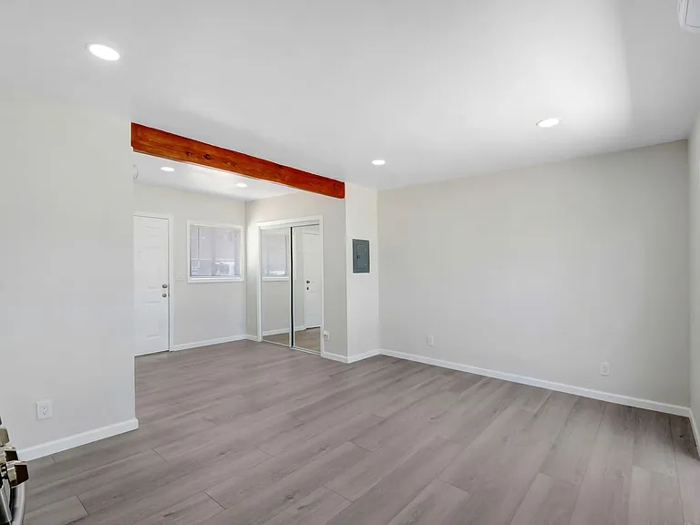 Foothill Villa — Photo 4
