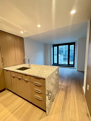 Rented by E Realty International Corp | media 77