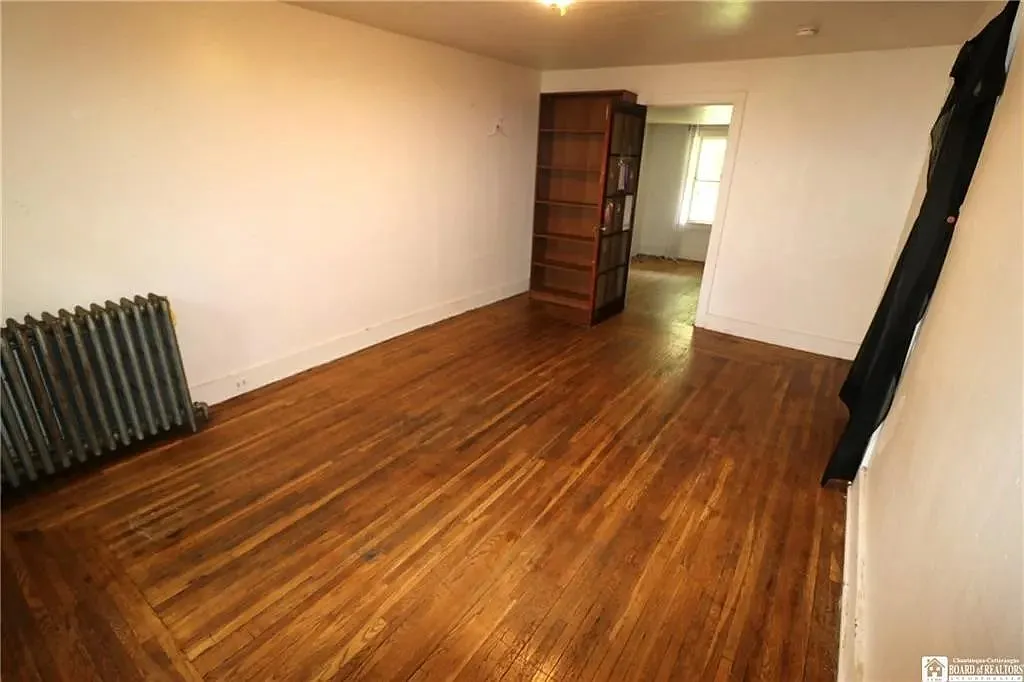 4 Bedroom House near Lake Erie @ Main & King Street — Photo 4