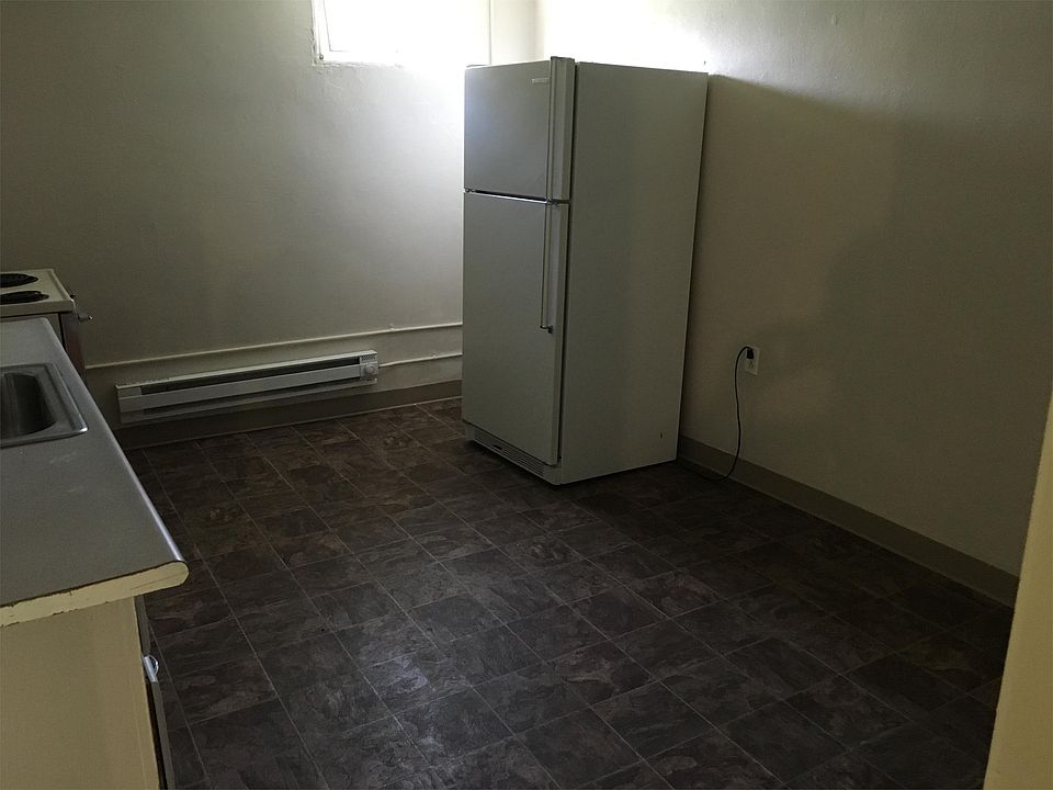 1st image of 204 S 10th St APT 1
