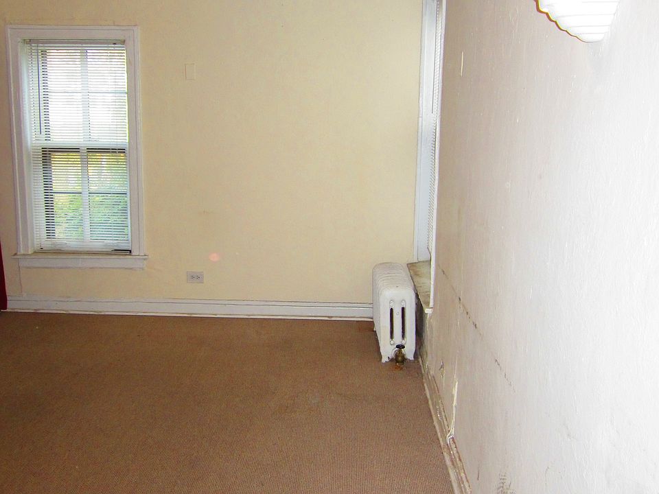 1st image of 1414 W Pratt Blvd APT 220