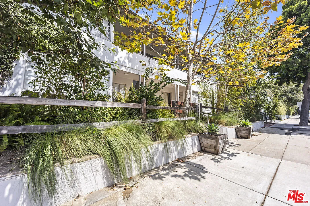 1 bed, 1.0 bath, 750 sqft, $6,700 — Photo 3