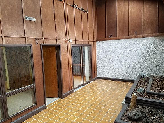 2nd image of 1515 Meadow Ln