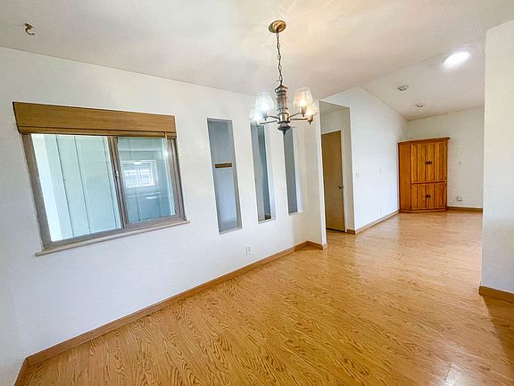 4th image of 601 Herrick Ave