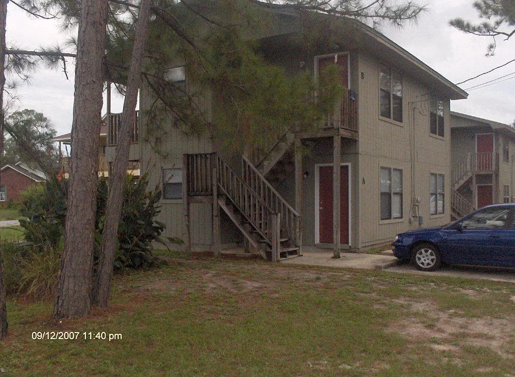 3175 Laurel Dr — Photo 1