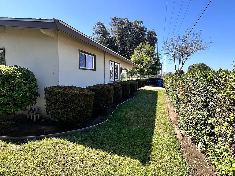 703 E Linfield St — Photo 26