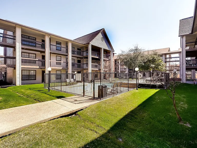 218 N Texas Blvd #105 — Photo 13