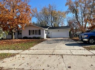 1018 Cardinal Ln, Green Bay, WI 54313