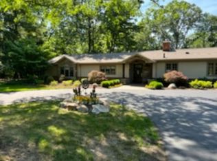 1749 Wood Grove Ln, Bloomfield Hills, MI 48302
