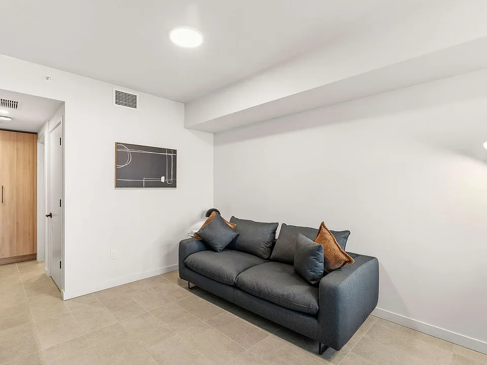 121 NE 5th St #4-ID1501437P