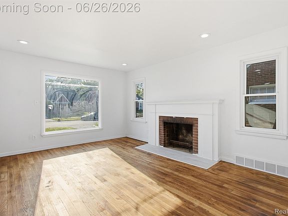 4th image of 18636 Mark Twain St