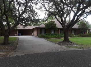 114 W Bronco Bend St, Angleton, TX 77515