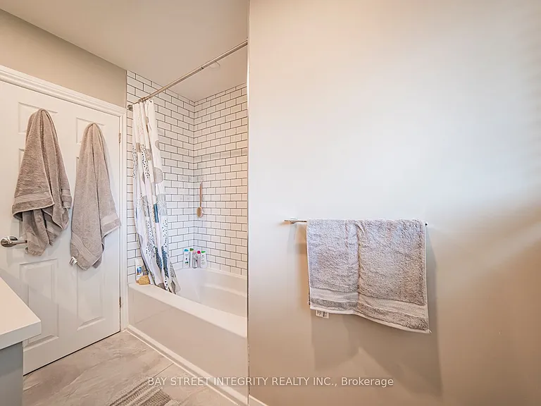 1277 Gainsborough Dr — Photo 29