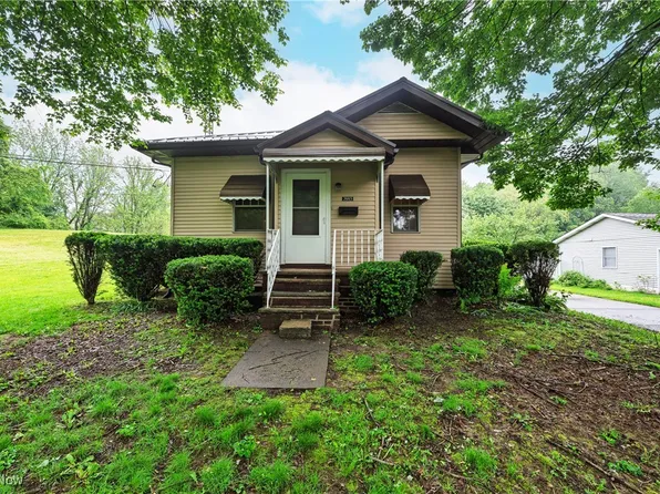 2985 Brouse St NW, Uniontown, OH 44685