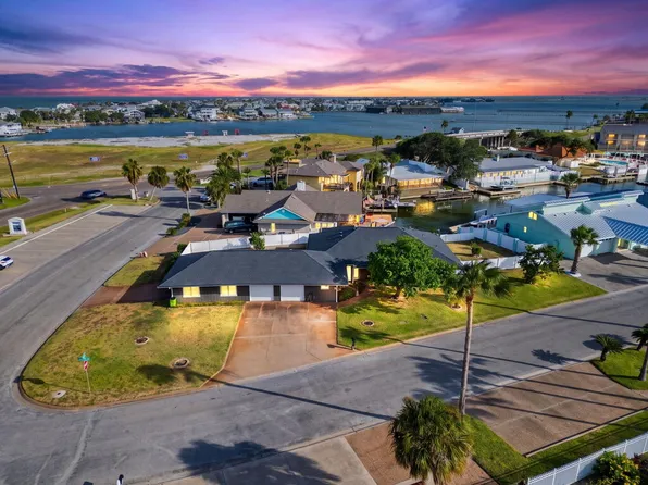 2211 Cape Ann St, Rockport, TX 78382