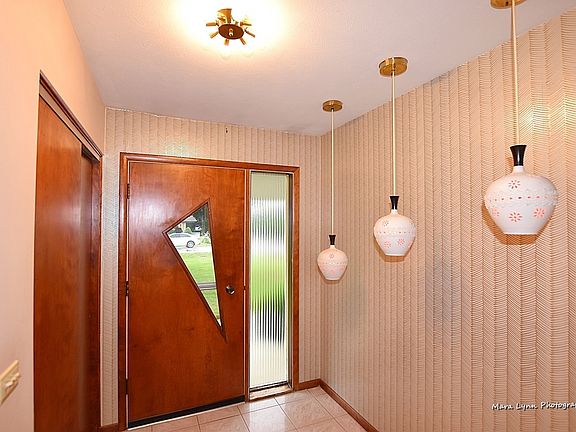 2nd image of 19W180 21st Pl