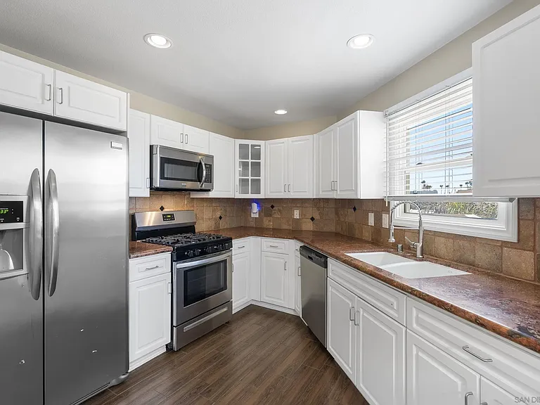 748 Isthmus Ct — Photo 18
