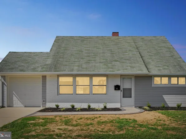 49 Jewel Ln, Levittown, PA 19055