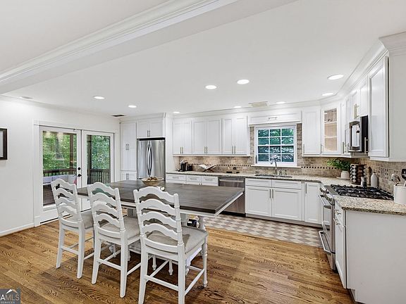4th image of 4966 Cambridge Dr