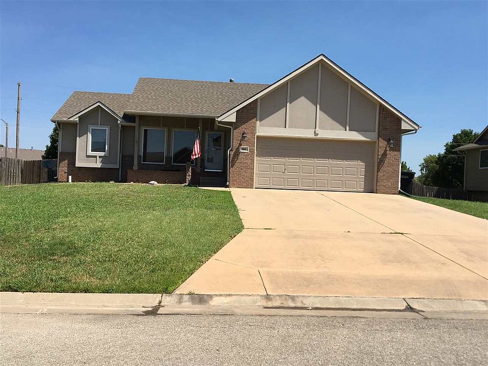 1st image of 902 E Sandalwood Cir