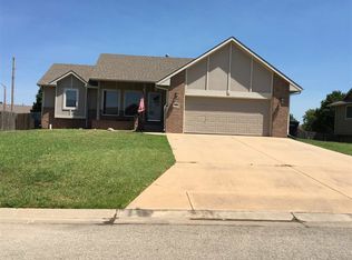 902 E Sandalwood Cir, Augusta, KS 67010