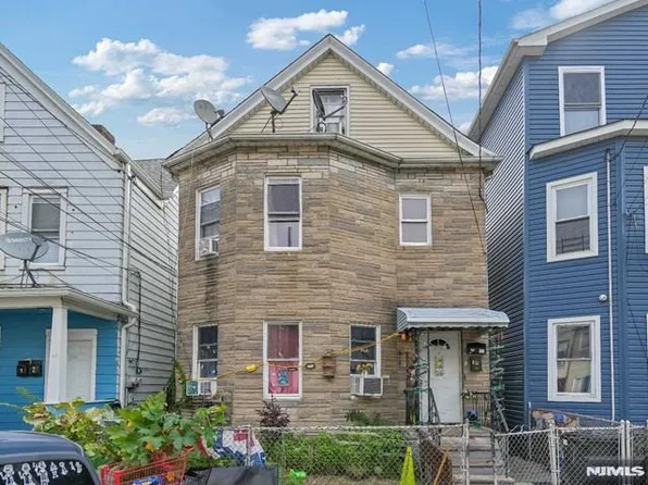 92 10th St, Passaic, NJ 07055