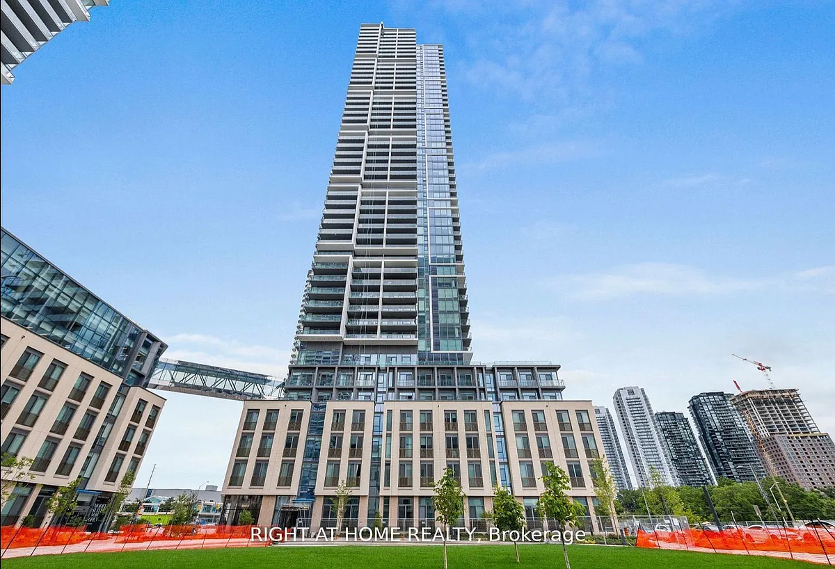 Building Photo - 7890 Jane St #5207