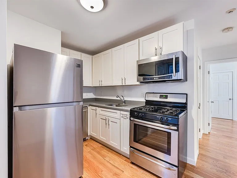 12 Foster St #6 — Photo 1