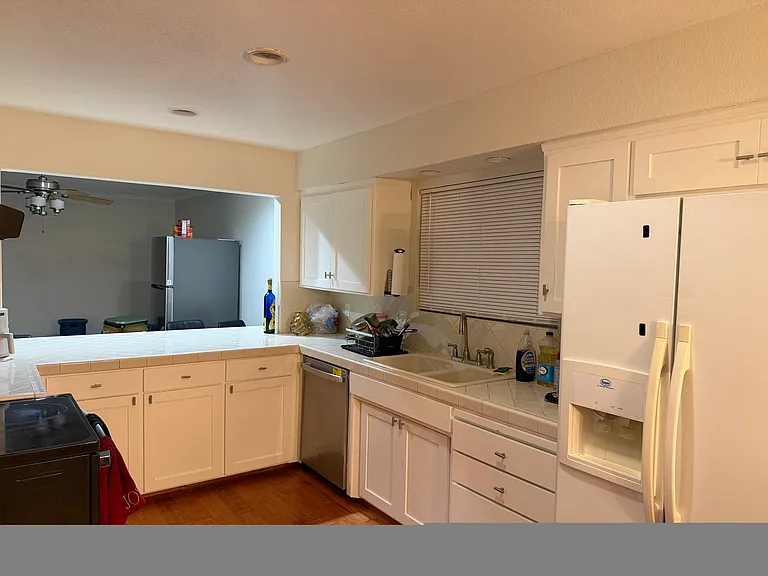 6121 Westholme Way — Photo 8