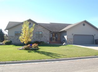 808 8th St SW, Pipestone, MN 56164